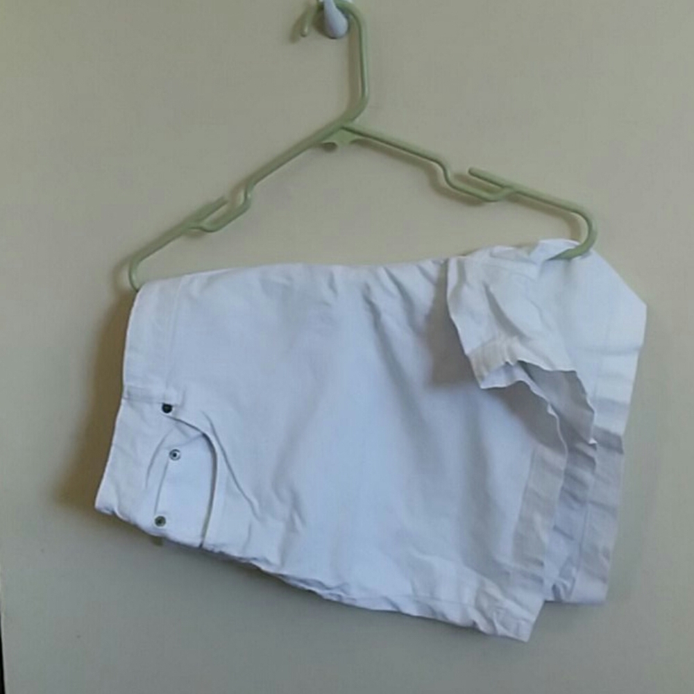 Woman's shorts